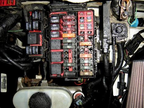 1989 e250 power distribution box location|Ford E.